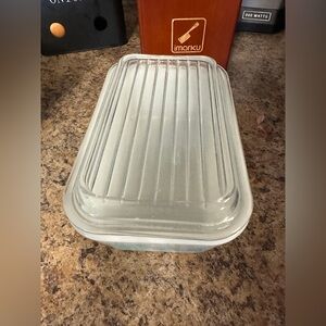 Vintage Pyrex 1.5 Pt Amish Butterprint Blue Rooster Loaf Pan w/lid 0502